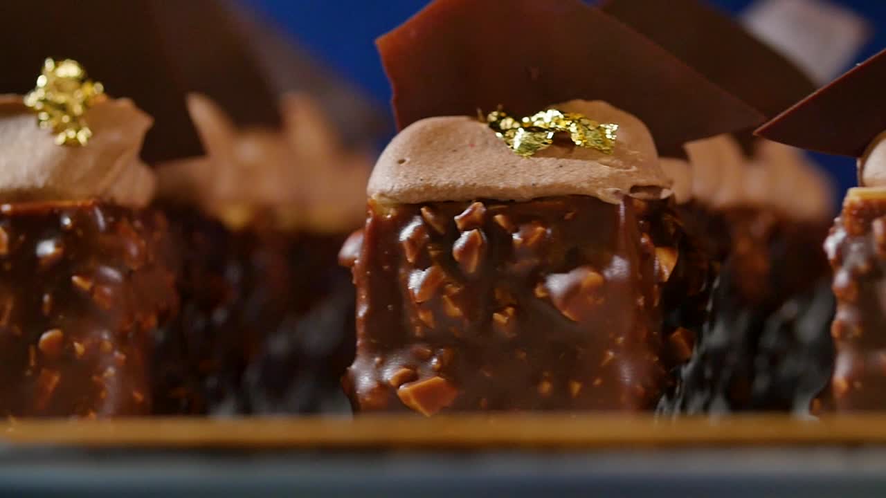 el elegante postre de chocolate