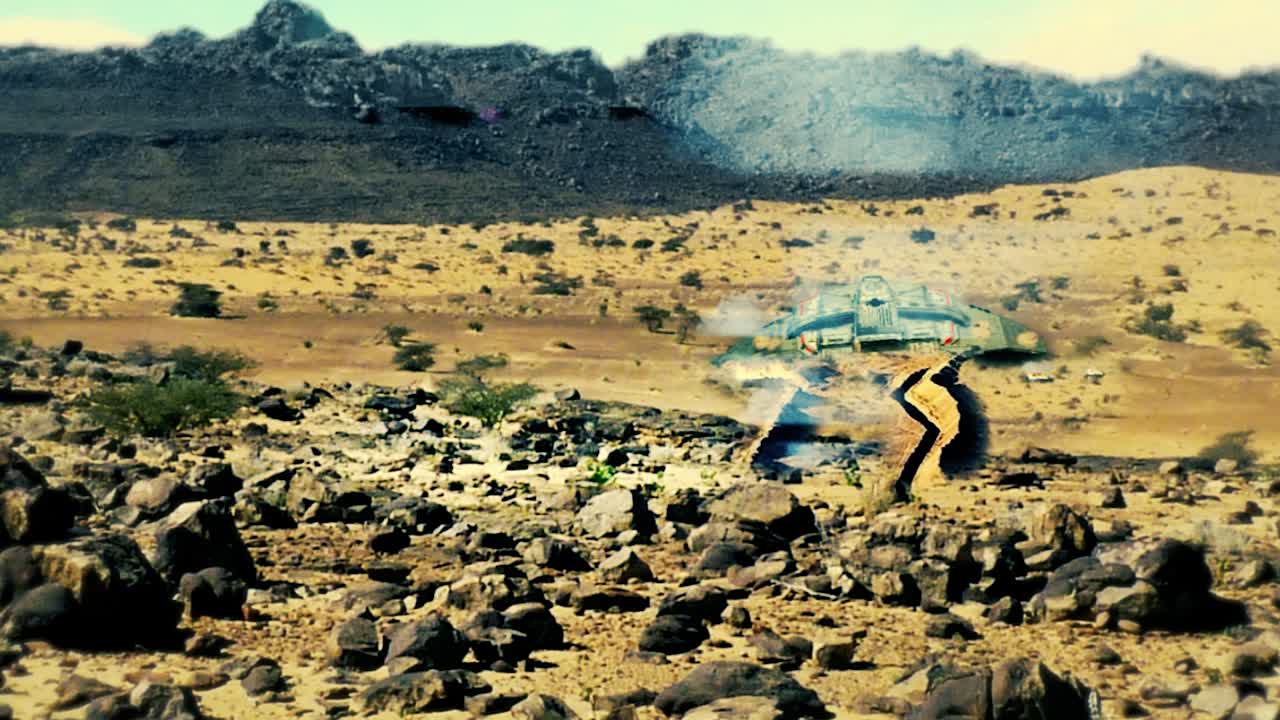 escupe desde una nave espacial a la tierra con fuego y humo