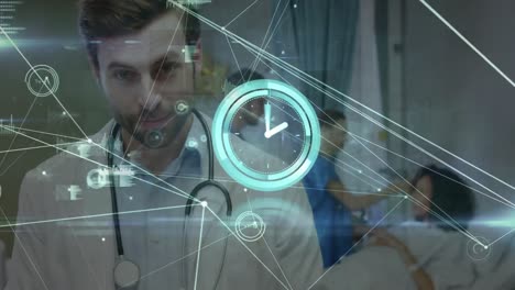 animación de la red de conexiones a través de un médico caucásico usando una tableta digital en el hospital
