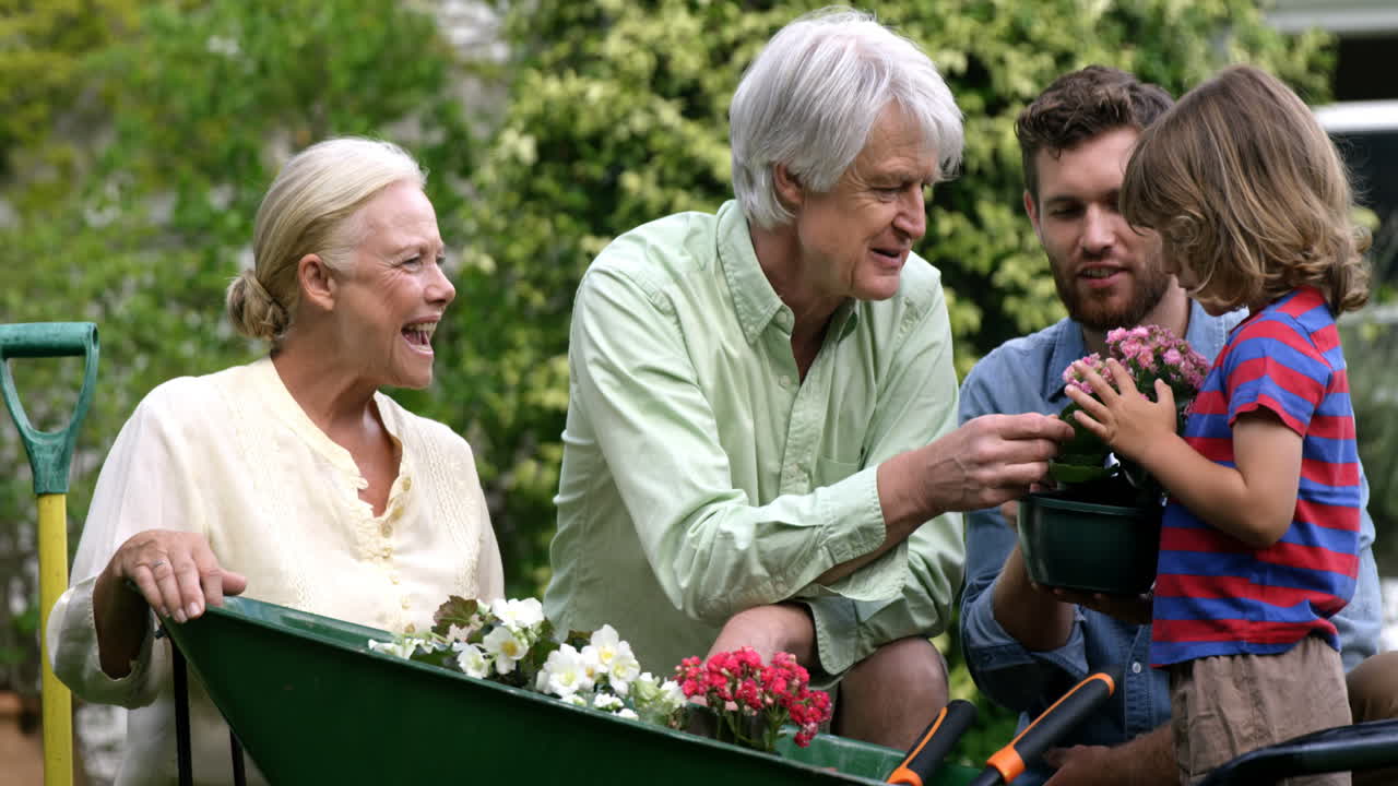 아들과 손자와 함께 할아버지와 할머니