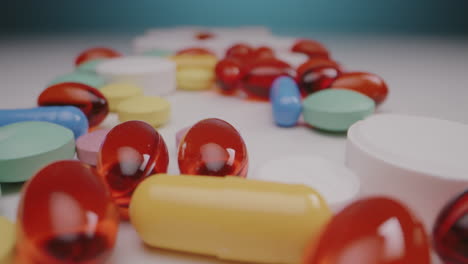 medicamentos y pastillas variados