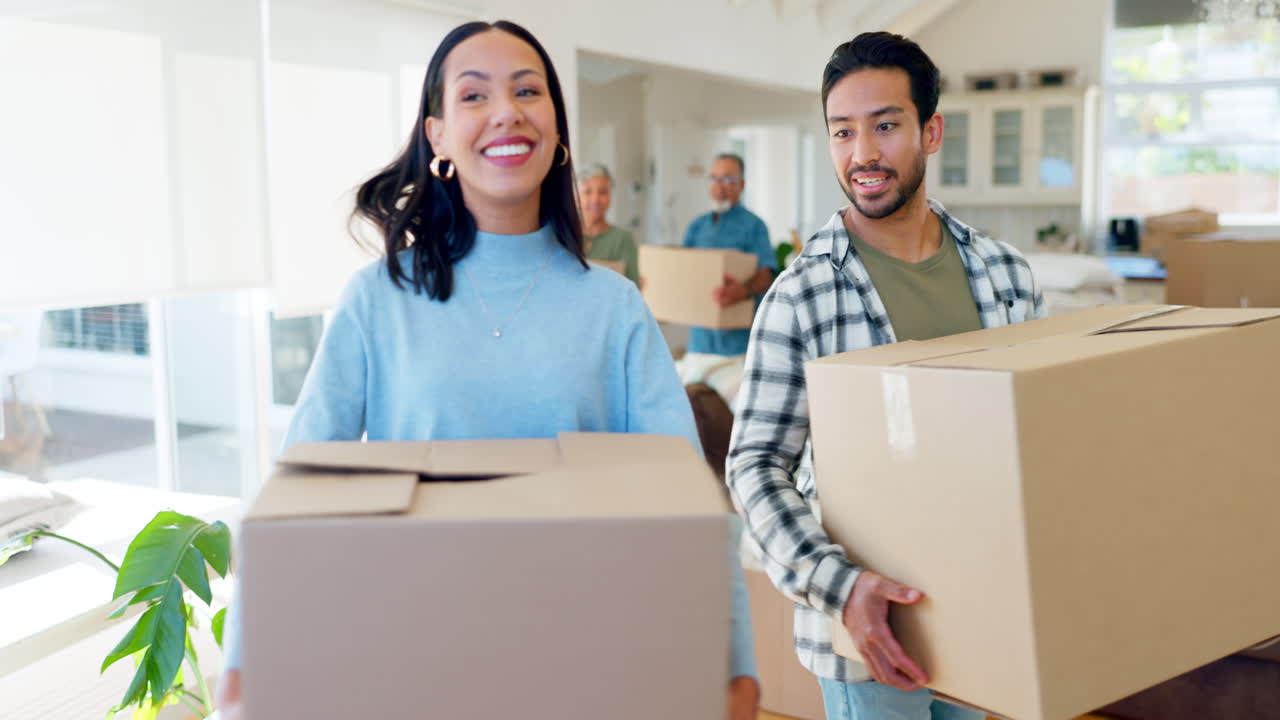 nuevo hogar, cajas y familia