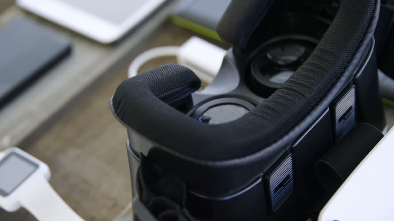 테이블 4k에 가상 현실 헤드 ⁇