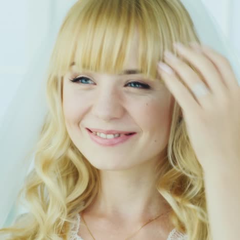 retrato de una hermosa novia rubia 02