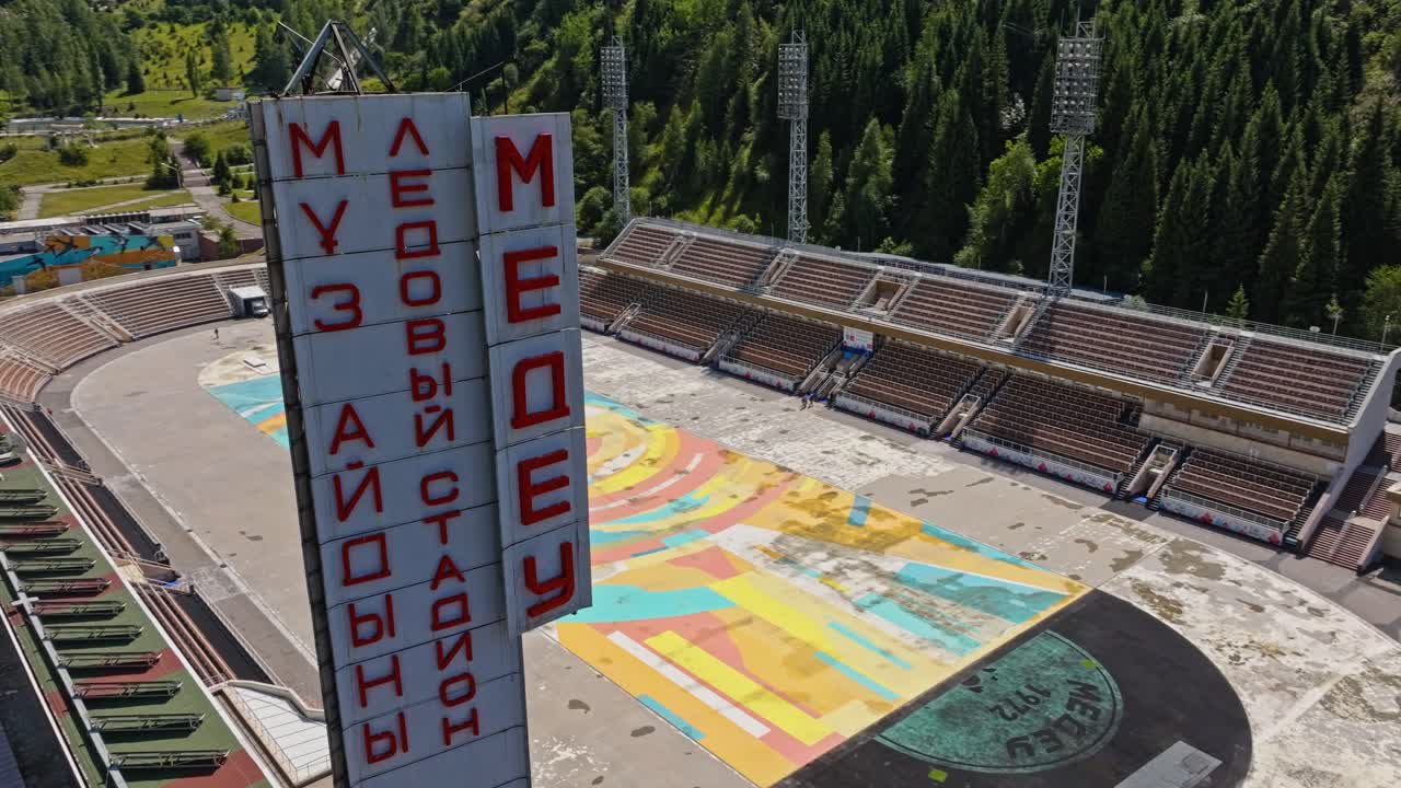 pista de hielo medeu un complejo deportivo de alta montaña cerca de almaty, kazajstán