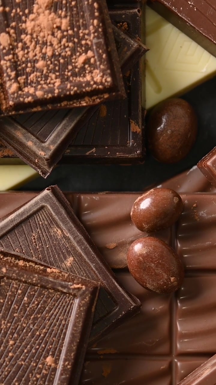 Aneka Batangan Cokelat Hitam dan Susu serta Permen