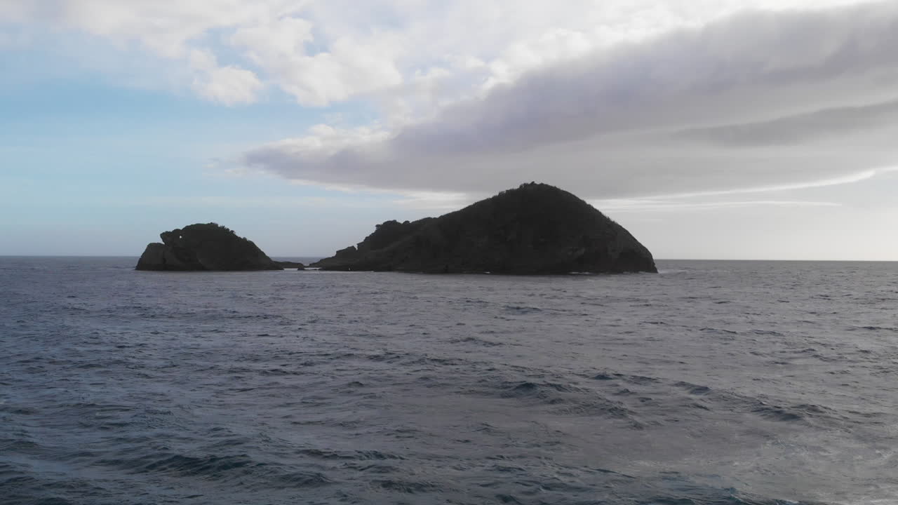 사오 미구엘 섬 포르투갈 항공의 저녁 해일