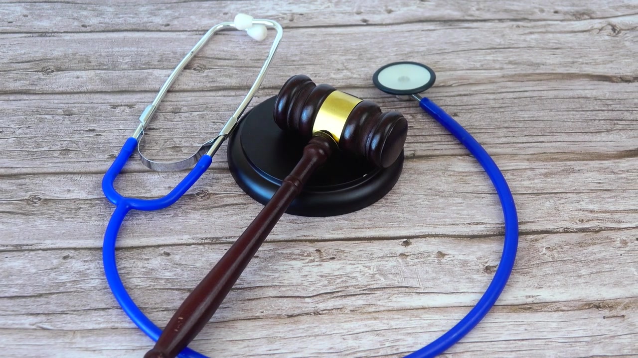 En erfaren advokat innen medisinsk feilbehandling hjelper ofre med å søke erstatning for skader forårsaket av feildiagnose, kirurgiske feil, medisineringsfeil, fødselsskader og forsinket behandling.