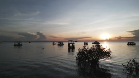 Boats-moored-in-the-water-at-sunset-in-alter-do-chao-State-of-Pará,-Brazil