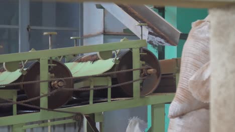 máquina especial gira círculo de metal y artesanías té sabroso