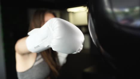 femme, boxe, dans, gymnase