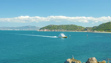 Ocean-view-from-the-balcony-in-magnetic-island,-north-queensland