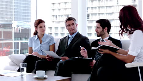 Business-people-having-a-meeting-on-the-couch