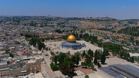 el kotel y la cúpula dorada de la mezquita de la roca, vista aérea