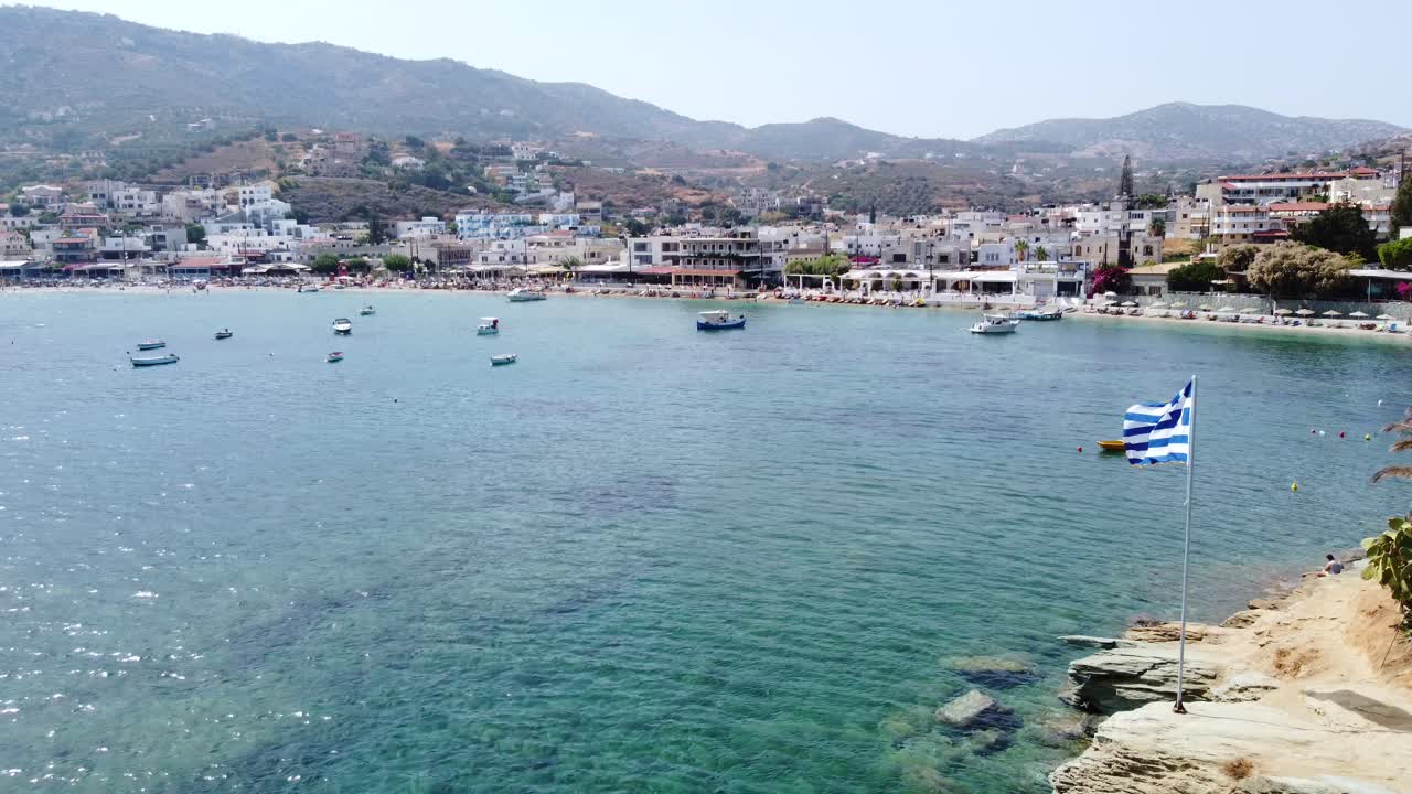 agia pelagia, balneario y bahía en la isla griega de creta, vista aérea