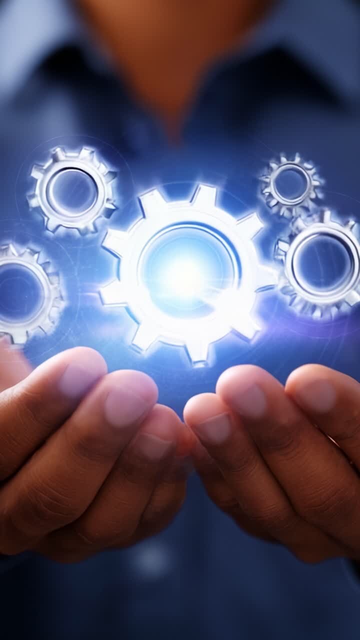 Hænder, der holder glødende tandhjul, repræsenterer teknologi, innovation og ingeniørkoncepter med fokus på samarbejde og moderne løsninger i industrien