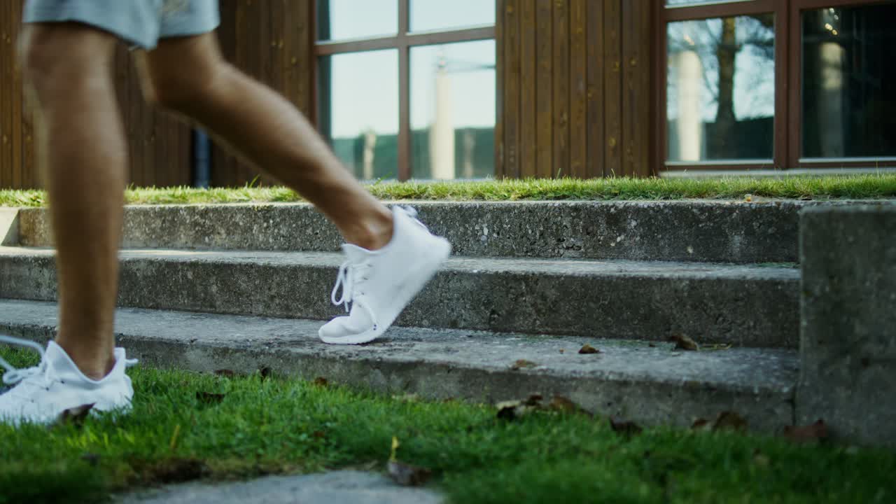 escaleras de hormigón y corrientes
