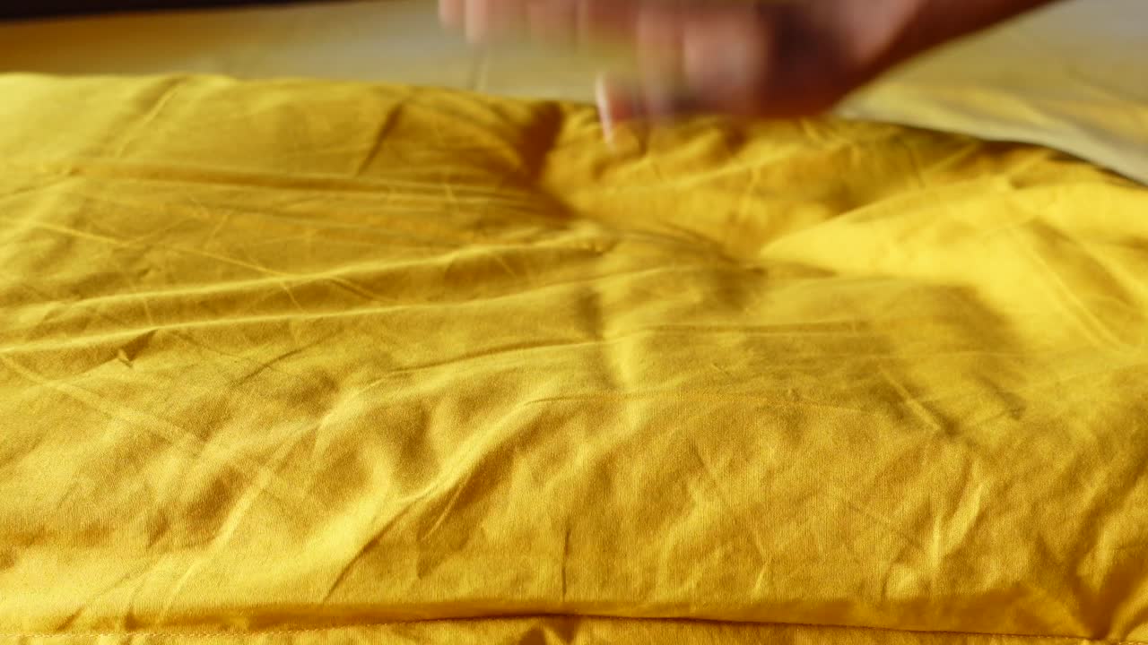 Making a yellow bed