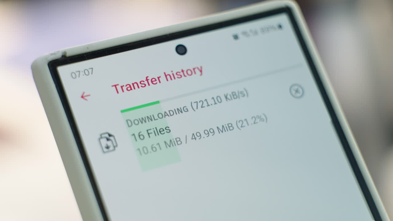 proceso de carga de descarga de archivos en el teléfono móvil