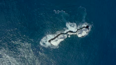 roca partida es una roca dividida en las islas de revillagigedo, méxico