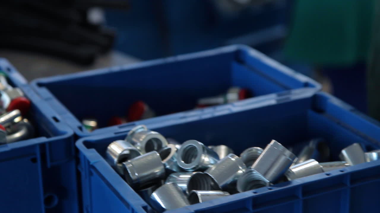 herramientas de fontanería, tuberías y accesorios para la conexión de sistemas de agua o gas