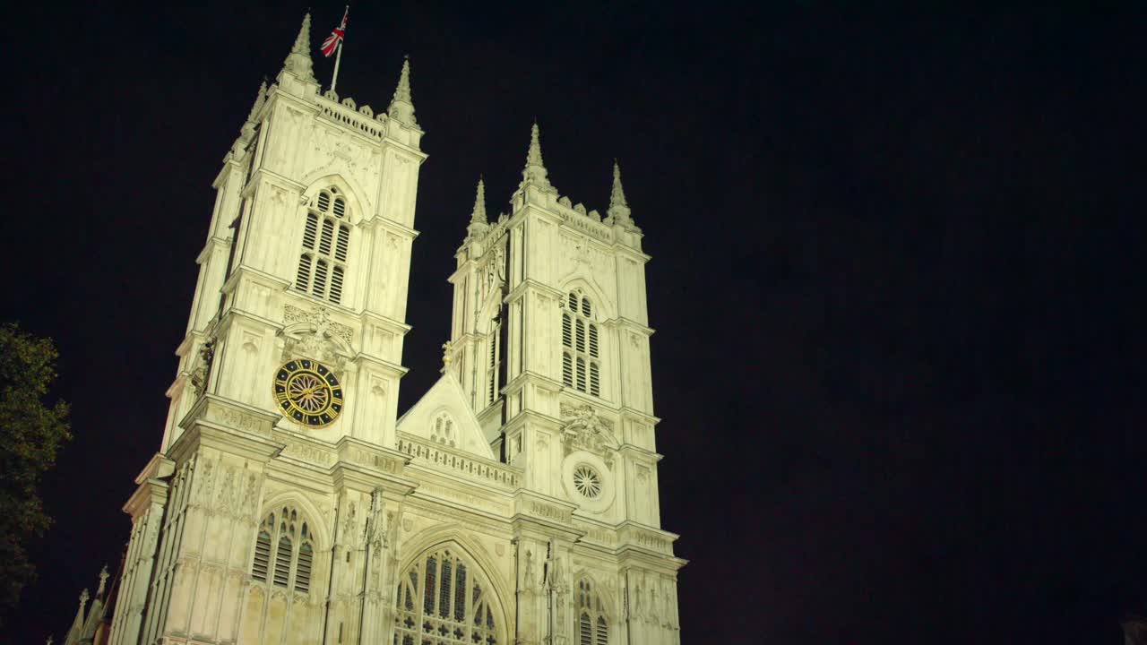 Static shot of Westminster Abbey in Westminster, London in the United Kingdom at night time. The abbey is on the left of the frame. Produced in 4K, 50fps and in Rec709 color space.