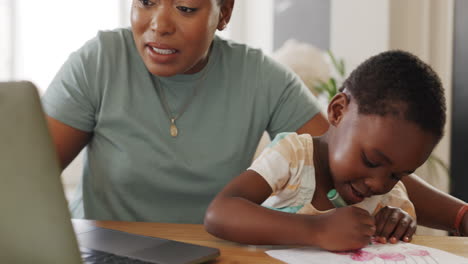 Schwarze-Familie,-Lernen-Und-Mädchen-Mit-Bildung