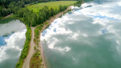 lago en el campo 4k