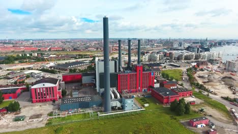 vista aérea de la ciudad de copenhague sobre la central eléctrica de oersted