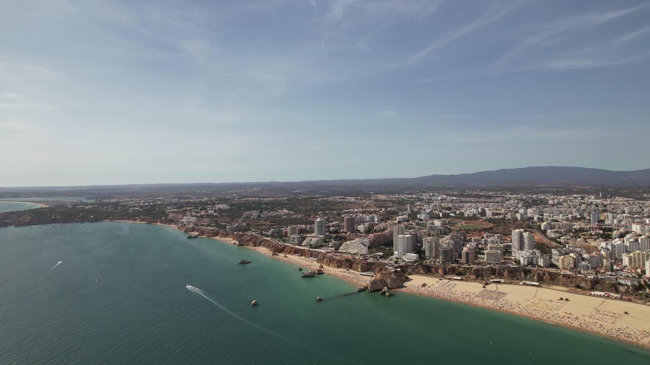 turismo ciudad portuguesa de portimao vista aérea en un día soleado sur de portugal algarve