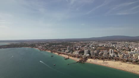 Ciudad-Turística-Portuguesa-De-Portimao-Vista-Aérea-En-Un-Día-Soleado-Sur-De-Portugal-Algarve