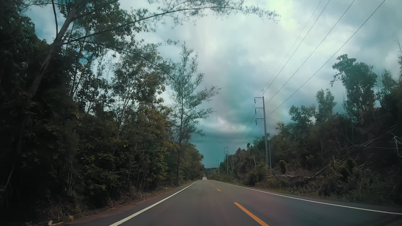 태국을 타고 둘러보고 있습니다.