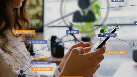 notificaciones de las redes sociales animación sobre la persona que utiliza el teléfono inteligente en la oficina