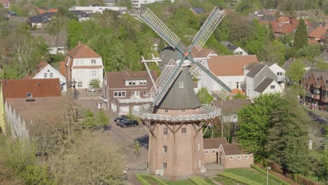 Molino-De-Viento-Histórico-En-El-Norte-De-Alemania-En-Papenburg-Durante-Un-Soleado-Día-De-Primavera