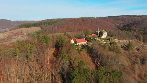drone sobre un castillo rural en alemania