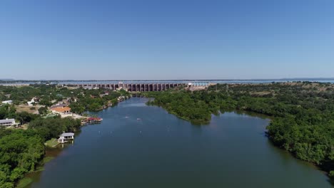 Luftvideo-Des-Buchanan-Staudamms-Am-Lake-Buchanan-Und-Inks-Lake-In-Texas