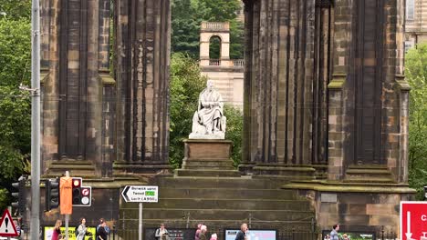 bus passing scott monument during fringe festival