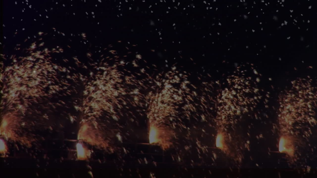 불꽃놀이가 폭발하고 콘페티가 떨어지는 줄의 애니메이션, 검은색