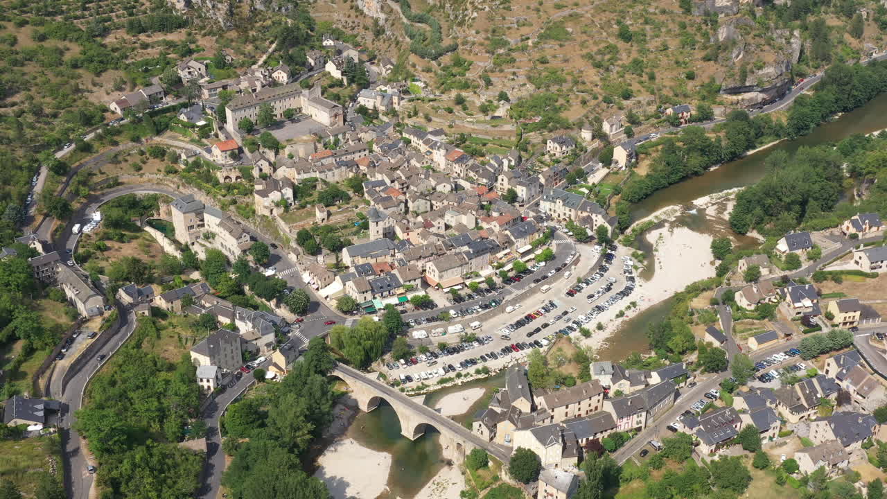 vista aérea del cañón de sainte-enimie en las gargantas del tarn, francia