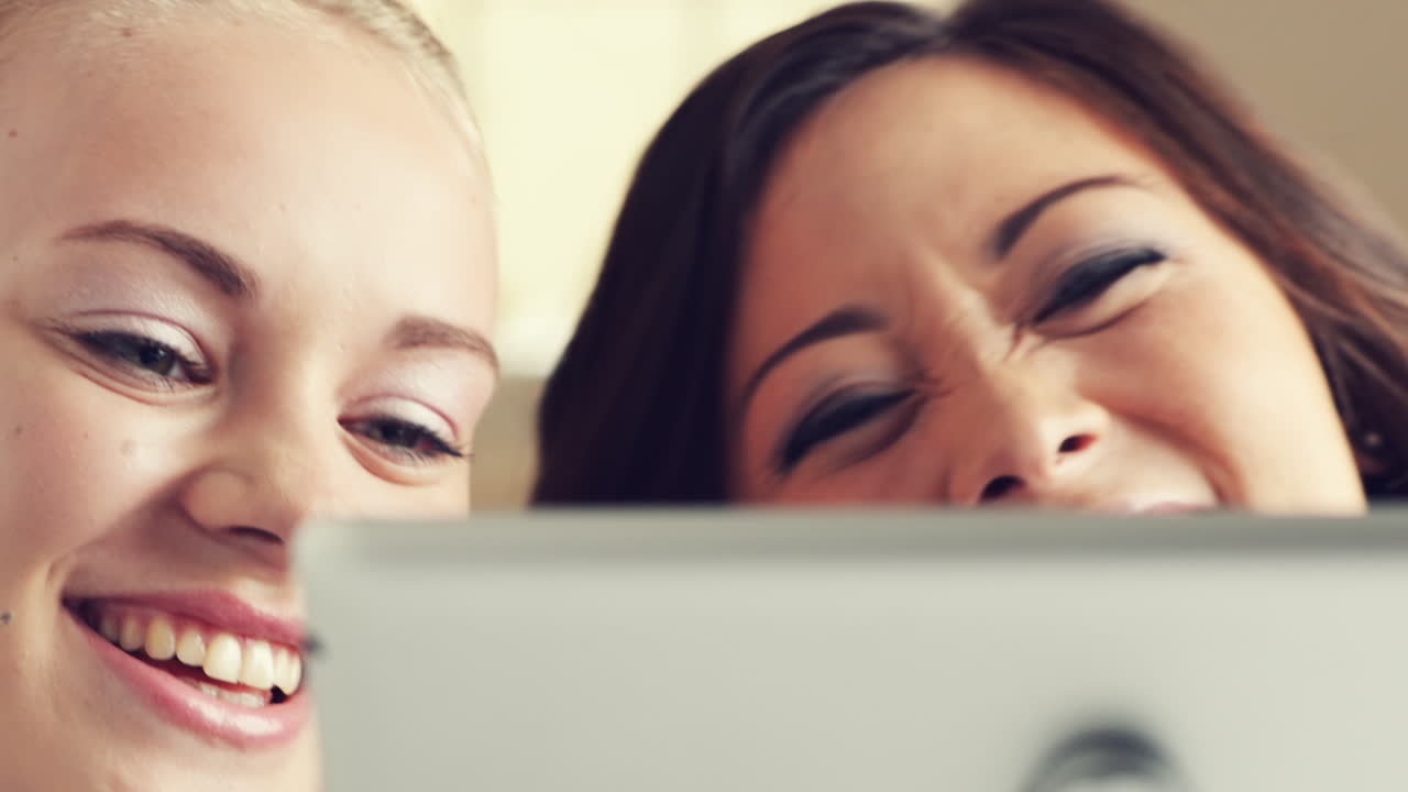 internet nos mantiene todos conectados.