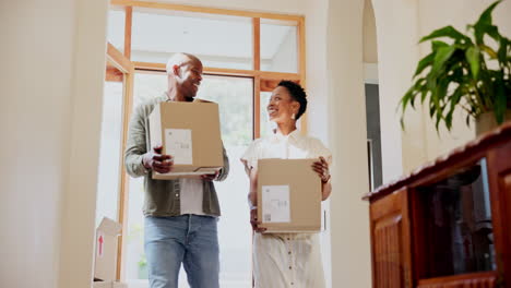Happy-black-couple,-box-and-moving-in-new-home