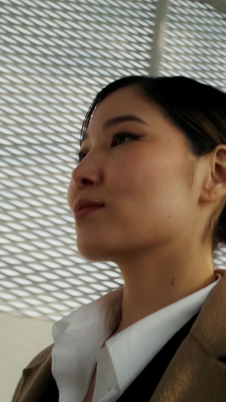 vista del perfil de la mujer de negocios