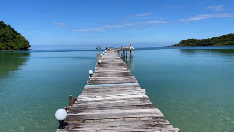 muelle de madera de la isla de koh kut