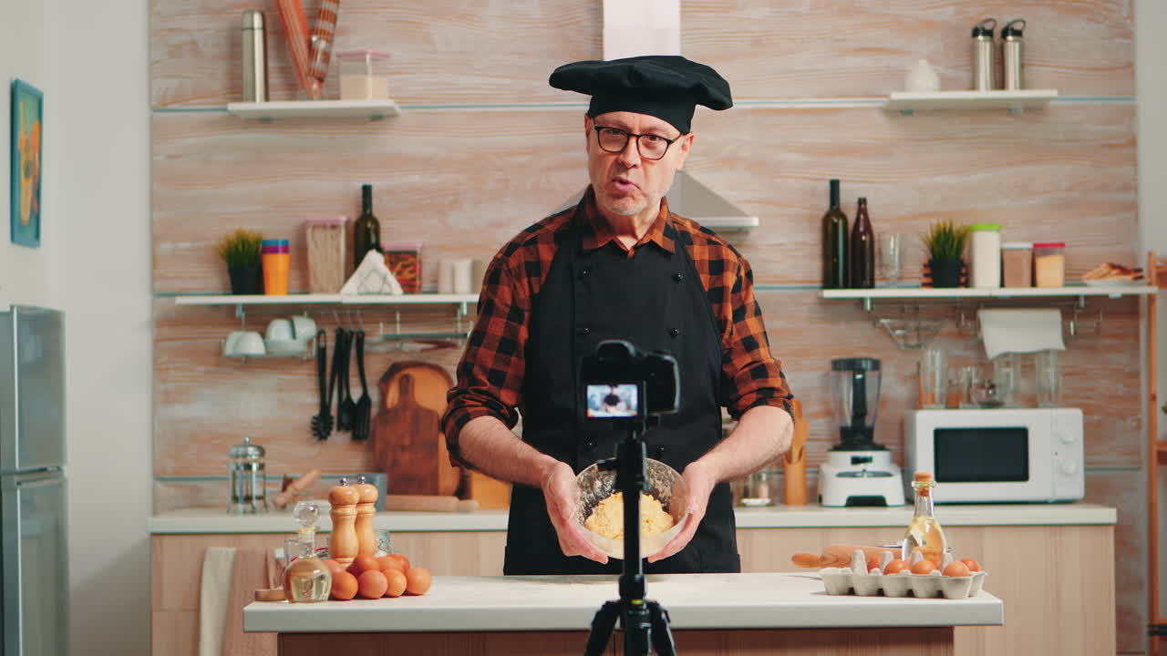 베이커가 레시피를 설명합니다.