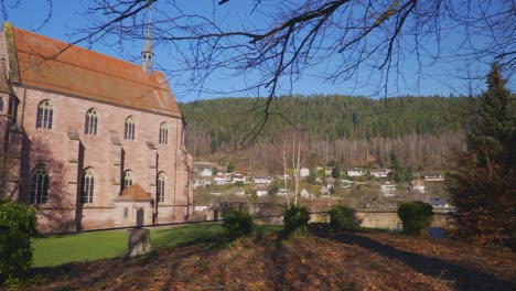 grandes ruinas de iglesias medievales descubiertas en baden baden en 4k