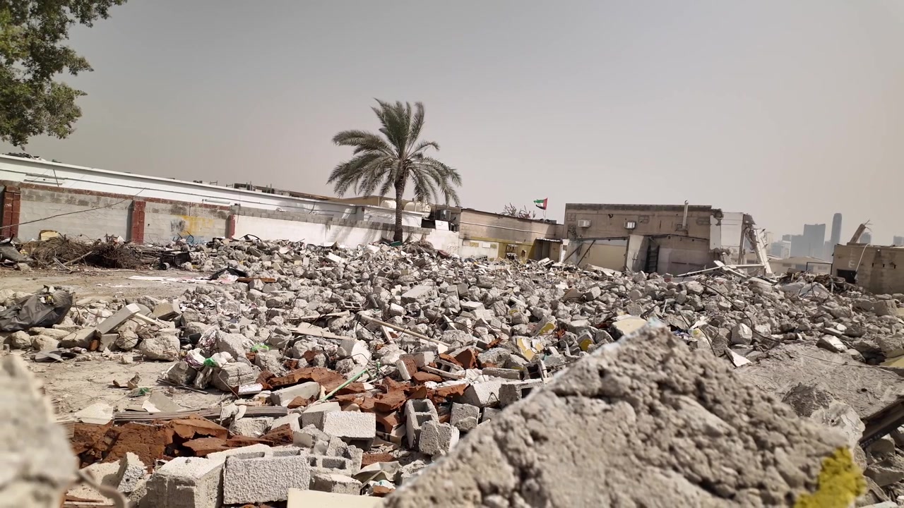 Un sito demolito e vuoto ai margini di Sharjah, Emirati Arabi Uniti
