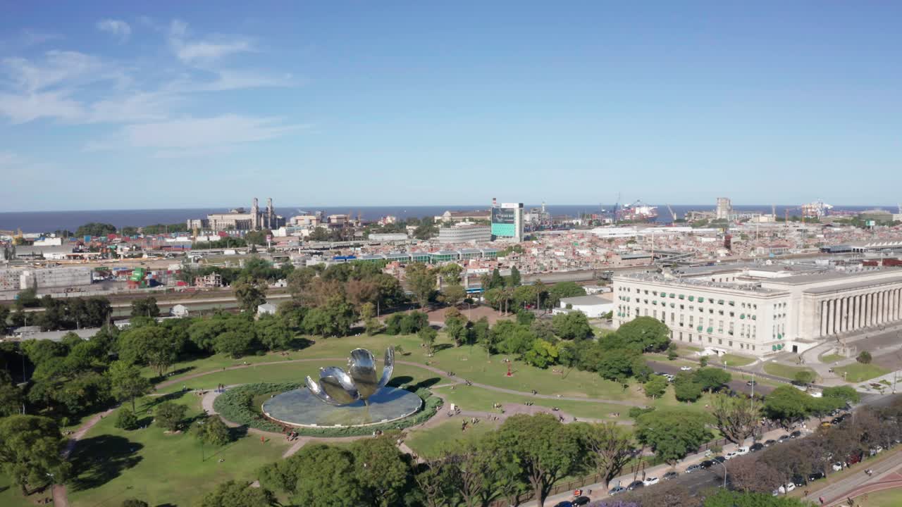 recoleta에 위치한 유명한 조각인 floralis genrica의 공중 드론 장면은 아르헨티나 부에노스 아이레스 중 하나입니다.