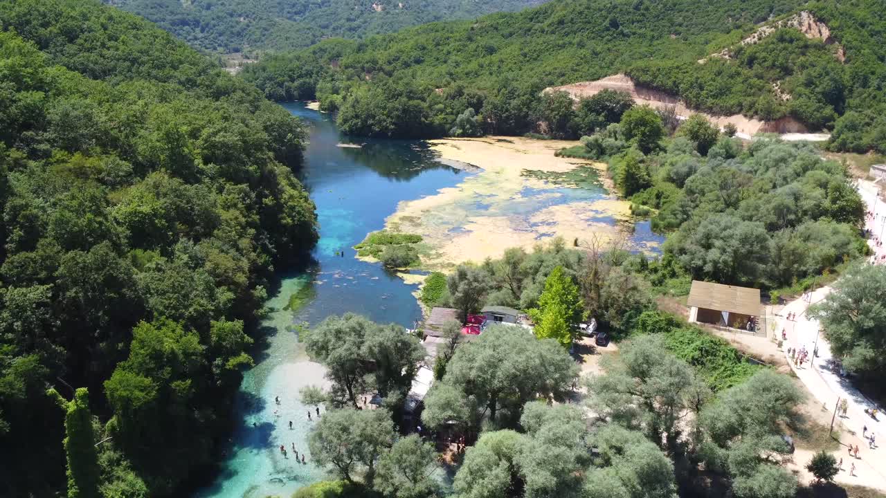 Vista aerea dell'Occhio Blu, Albania