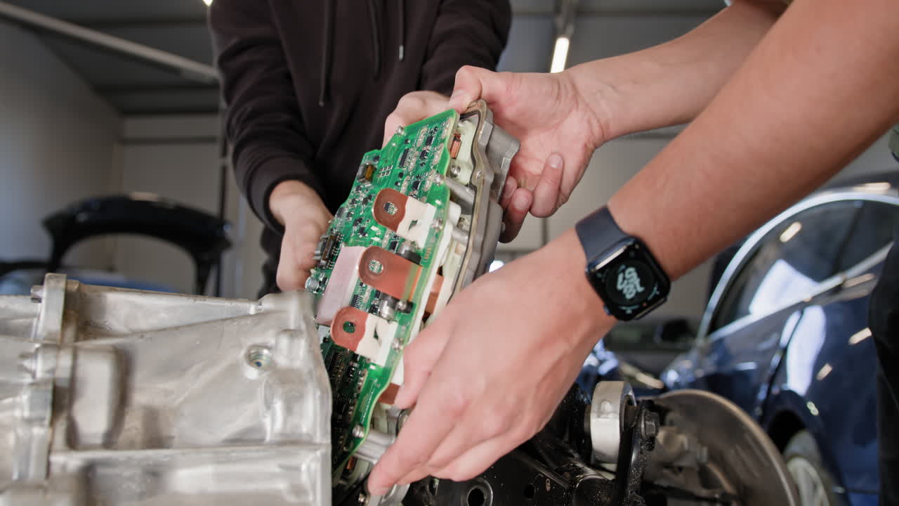 reparación de transmisiones y sistemas eléctricos de automóviles