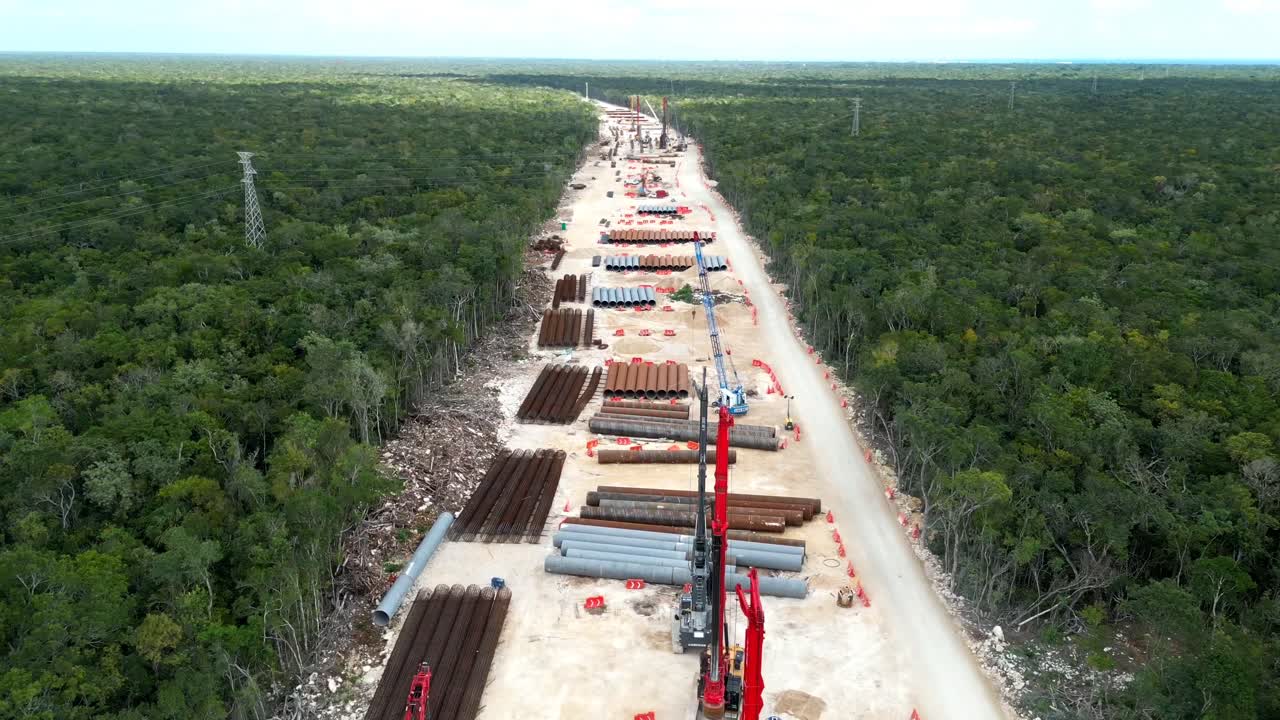 construcción de trenes mayas en la selva mexicana